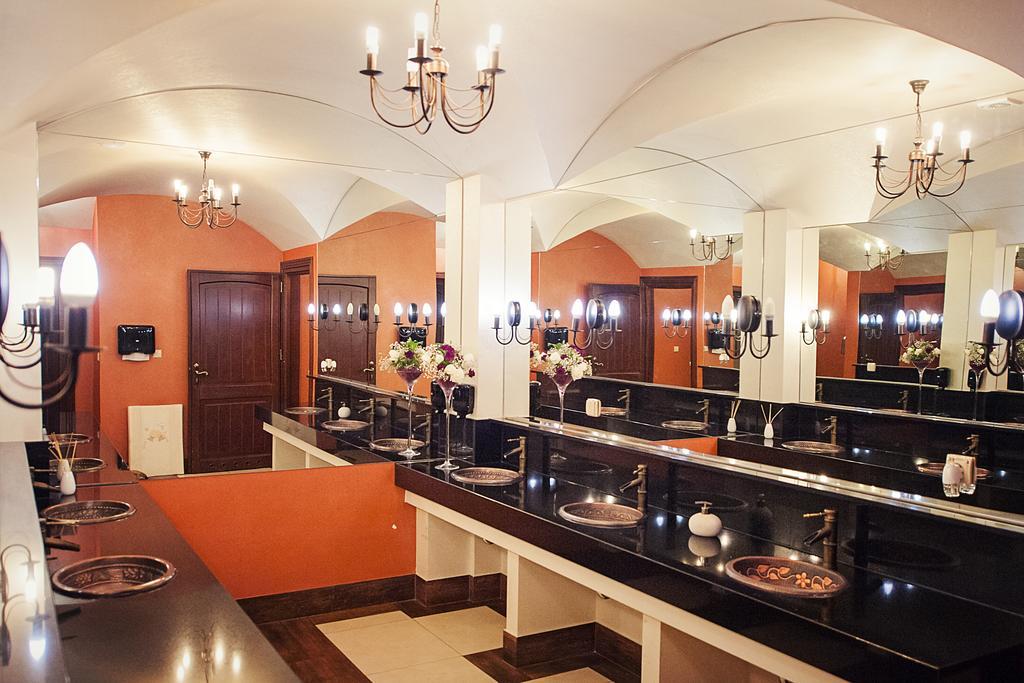 Hotel Kasztel Rzezawa Esterno foto