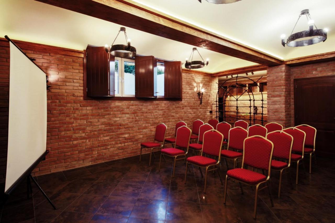 Hotel Kasztel Rzezawa Esterno foto