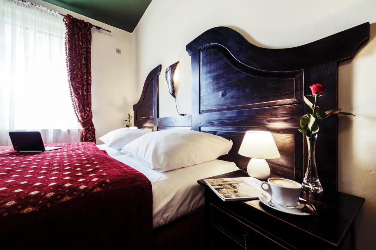 Hotel Kasztel Rzezawa Esterno foto