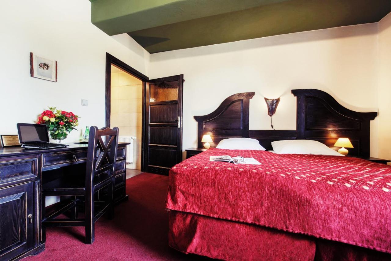 Hotel Kasztel Rzezawa Esterno foto