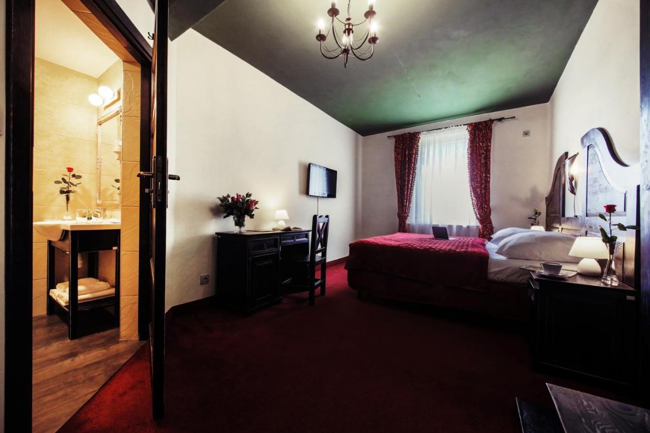Hotel Kasztel Rzezawa Esterno foto