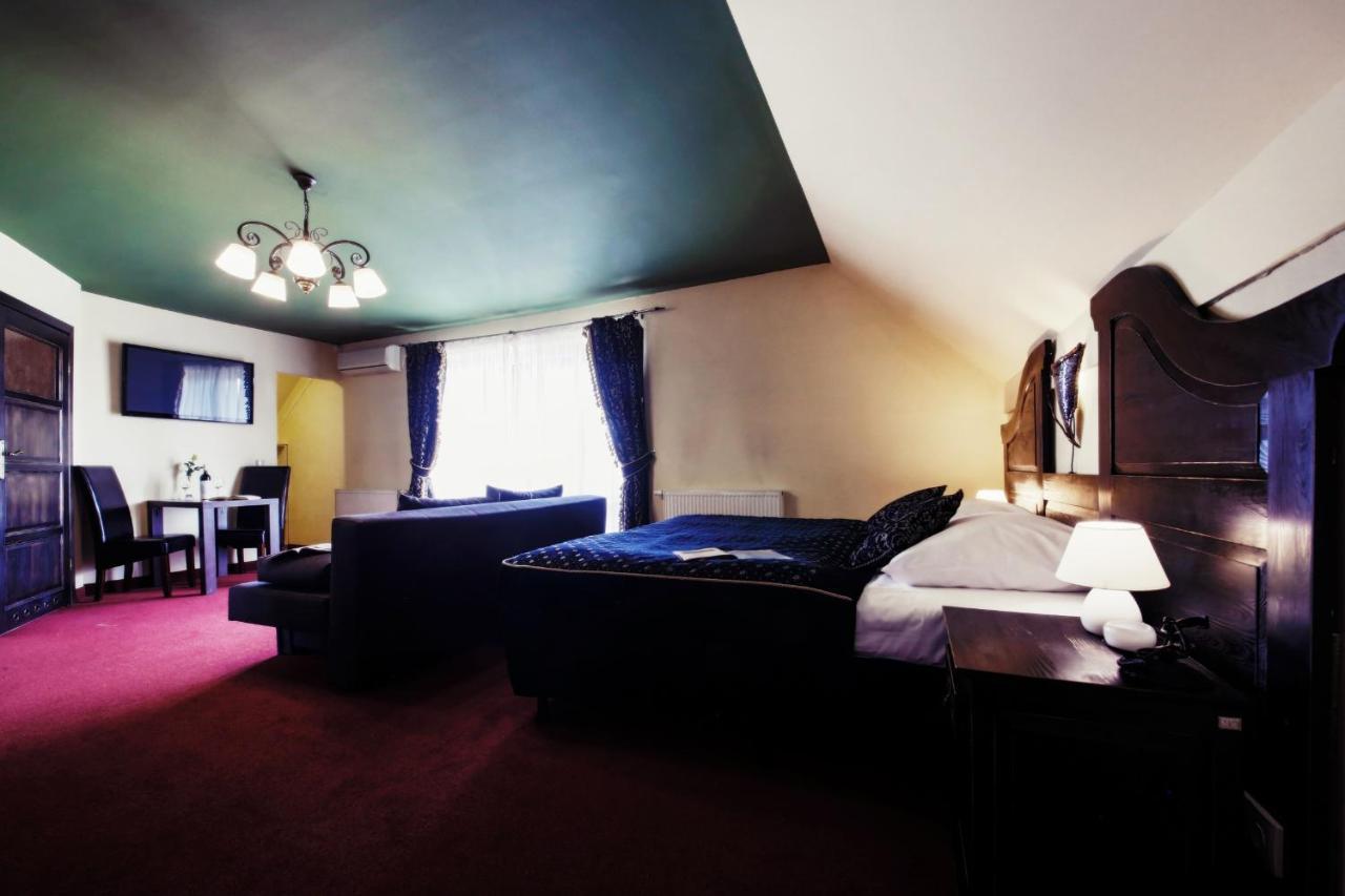 Hotel Kasztel Rzezawa Esterno foto