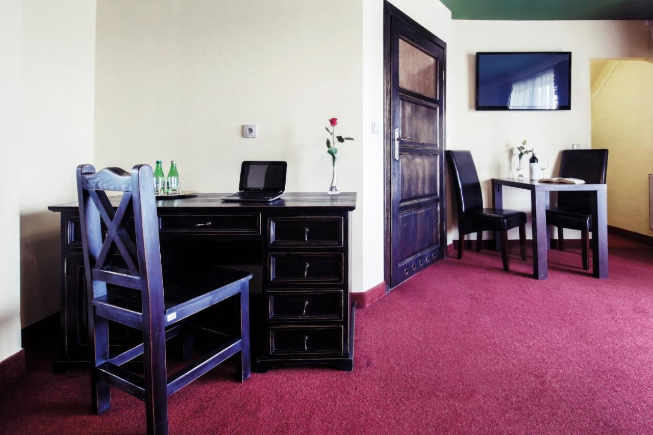 Hotel Kasztel Rzezawa Esterno foto