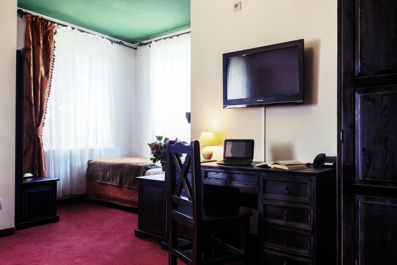 Hotel Kasztel Rzezawa Esterno foto