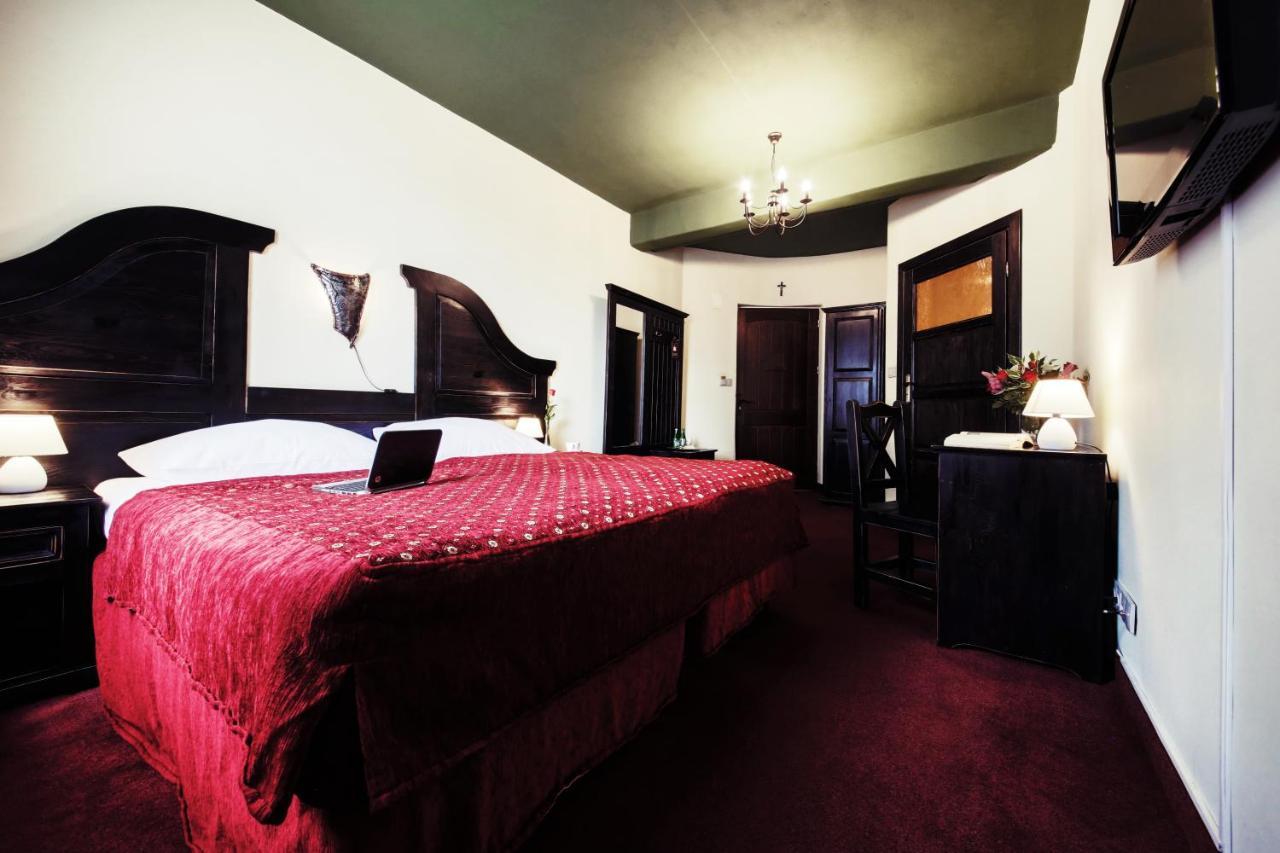 Hotel Kasztel Rzezawa Esterno foto
