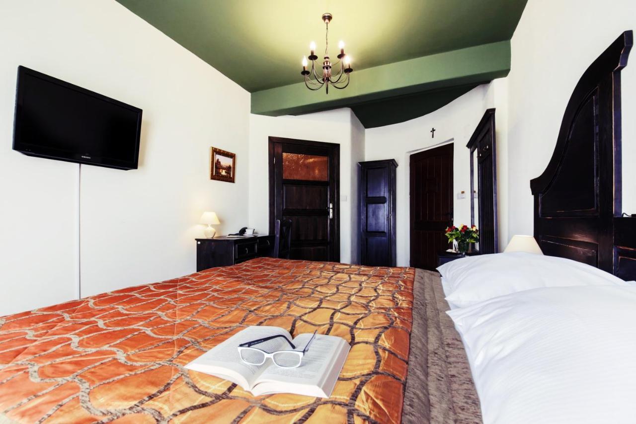 Hotel Kasztel Rzezawa Esterno foto