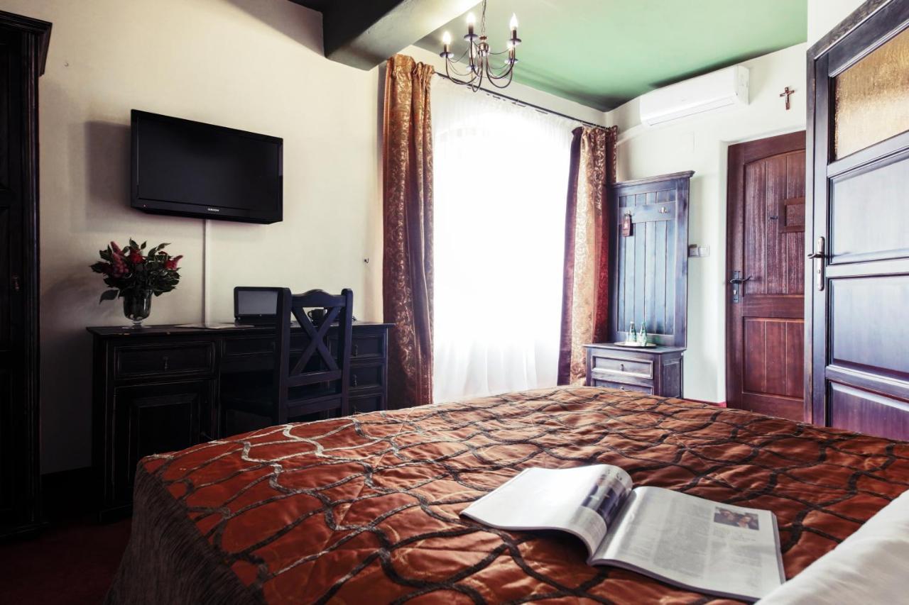 Hotel Kasztel Rzezawa Esterno foto