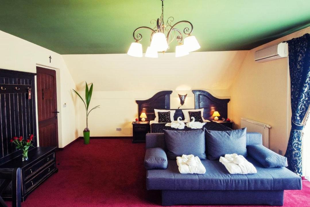 Hotel Kasztel Rzezawa Esterno foto