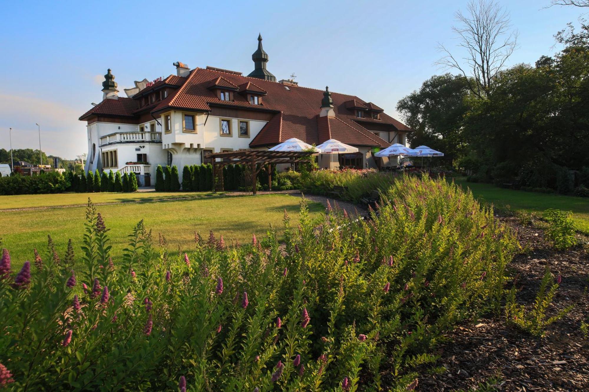Hotel Kasztel Rzezawa Esterno foto