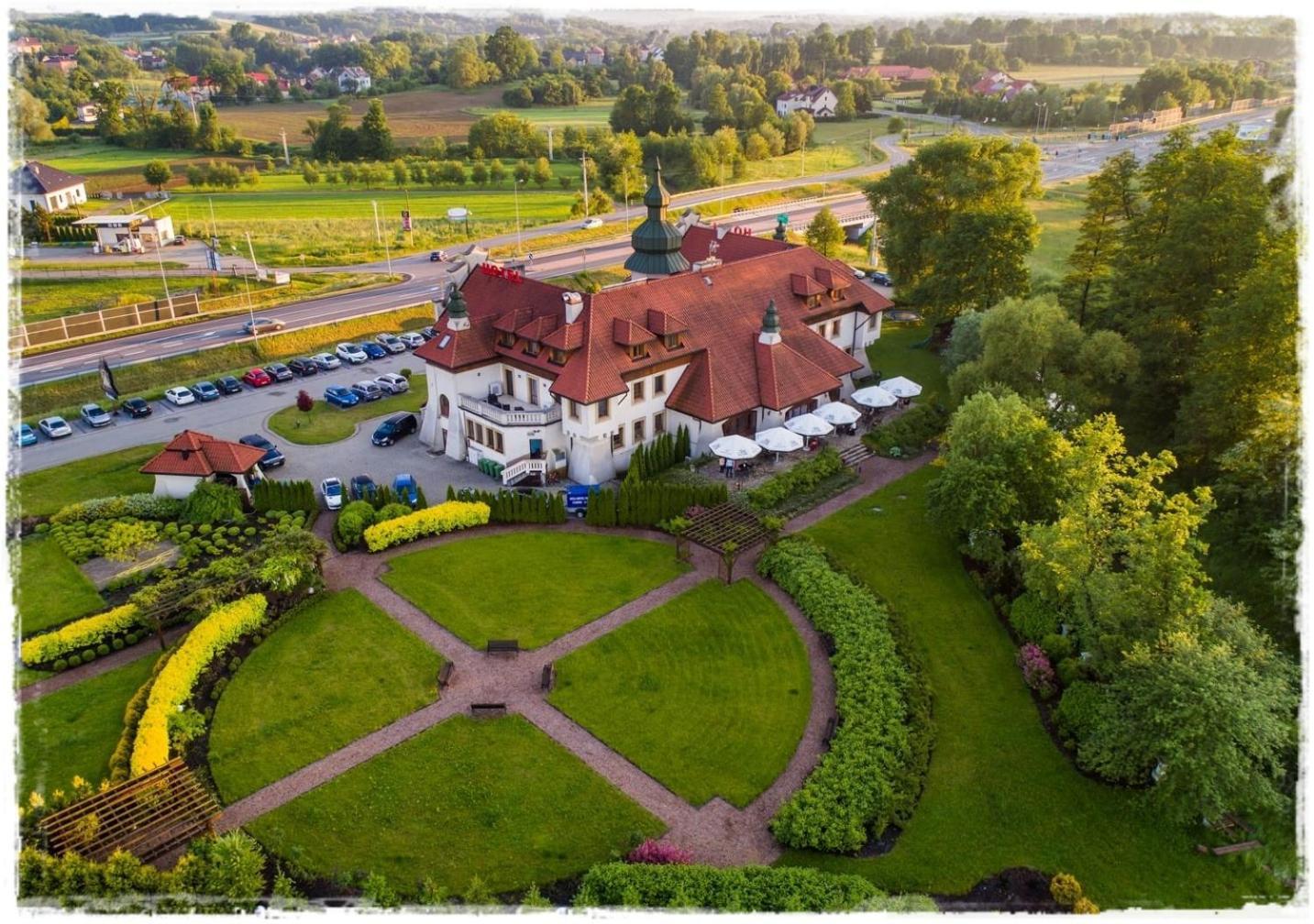 Hotel Kasztel Rzezawa Esterno foto
