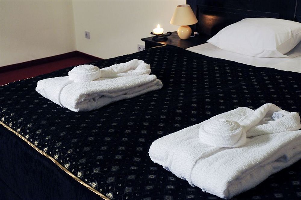 Hotel Kasztel Rzezawa Esterno foto