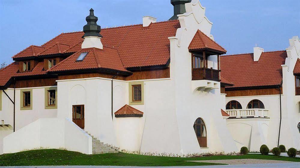 Hotel Kasztel Rzezawa Esterno foto