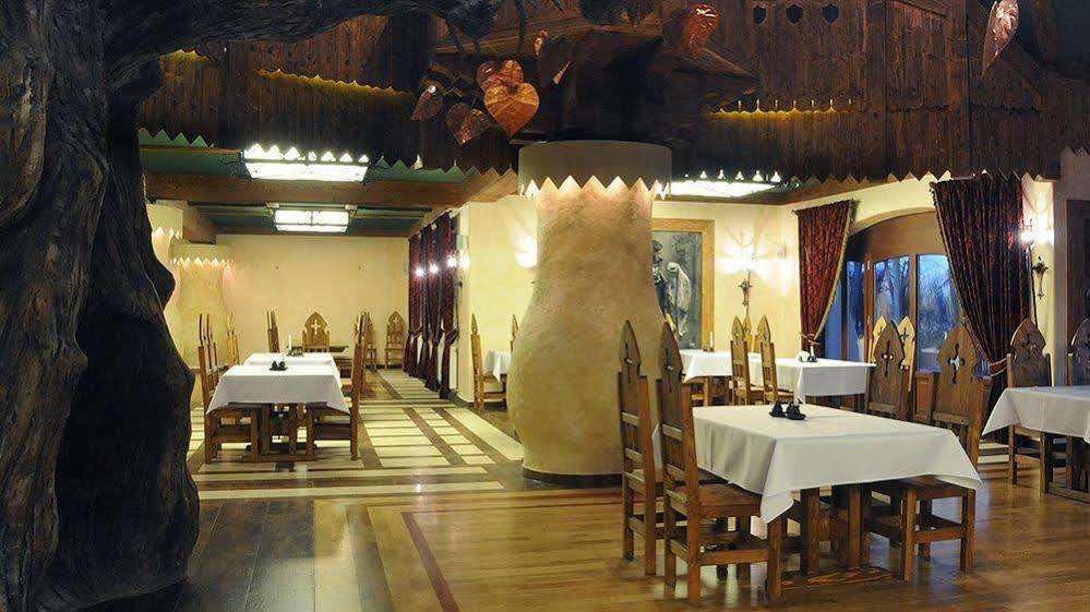 Hotel Kasztel Rzezawa Esterno foto