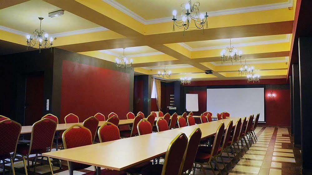 Hotel Kasztel Rzezawa Esterno foto